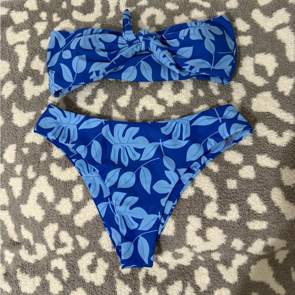 Bikini 👙 Set - Picture 2 of 3